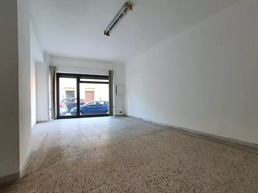 Immagine 8 di Magazzino in affitto  in via Francesco Paglia a Catanzaro