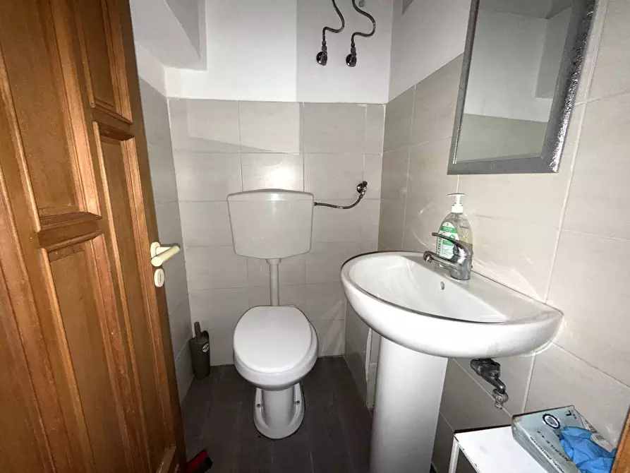 Immagine 6 di Negozio in affitto  in via Progresso 34 a Catanzaro