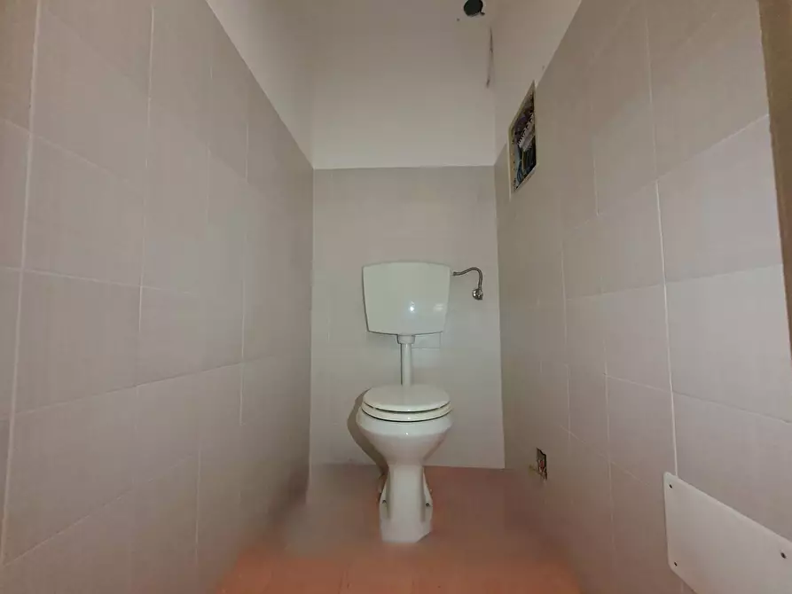 Immagine 7 di Negozio in affitto  in viale Magna Grecia a Catanzaro