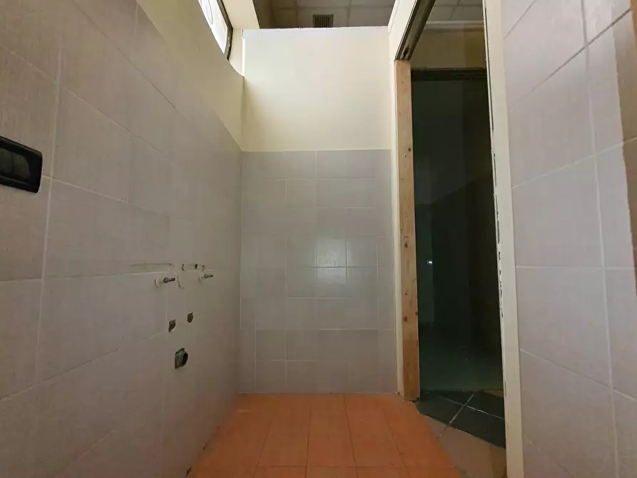 Immagine 8 di Negozio in affitto  in viale Magna Grecia a Catanzaro