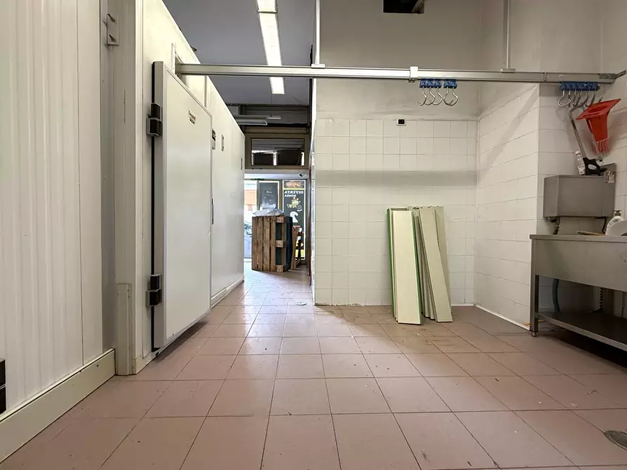 Immagine 8 di Negozio in vendita  in Viale Magna Grecia 298 a Catanzaro