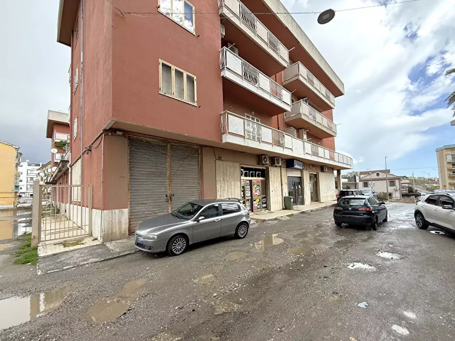 Immagine 12 di Negozio in vendita  in Viale Magna Grecia 298 a Catanzaro