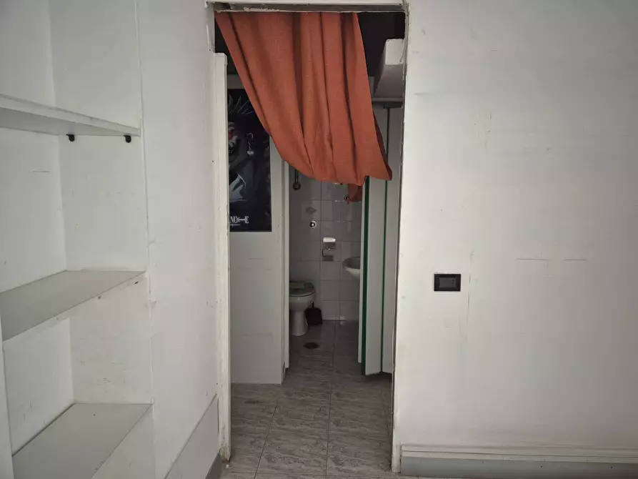 Immagine 5 di Negozio in affitto  in via Torrazzo 130 a Catanzaro