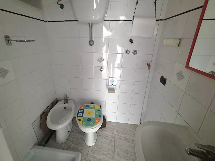 Immagine 6 di Negozio in affitto  in via Torrazzo 130 a Catanzaro