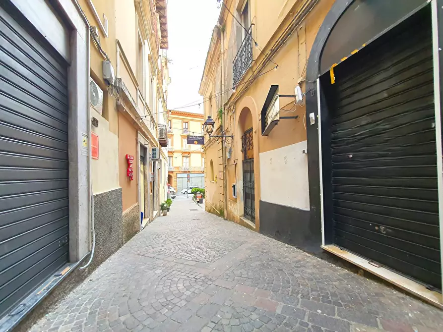 Immagine 1 di Negozio in affitto  in via Menniti Ippolito a Catanzaro