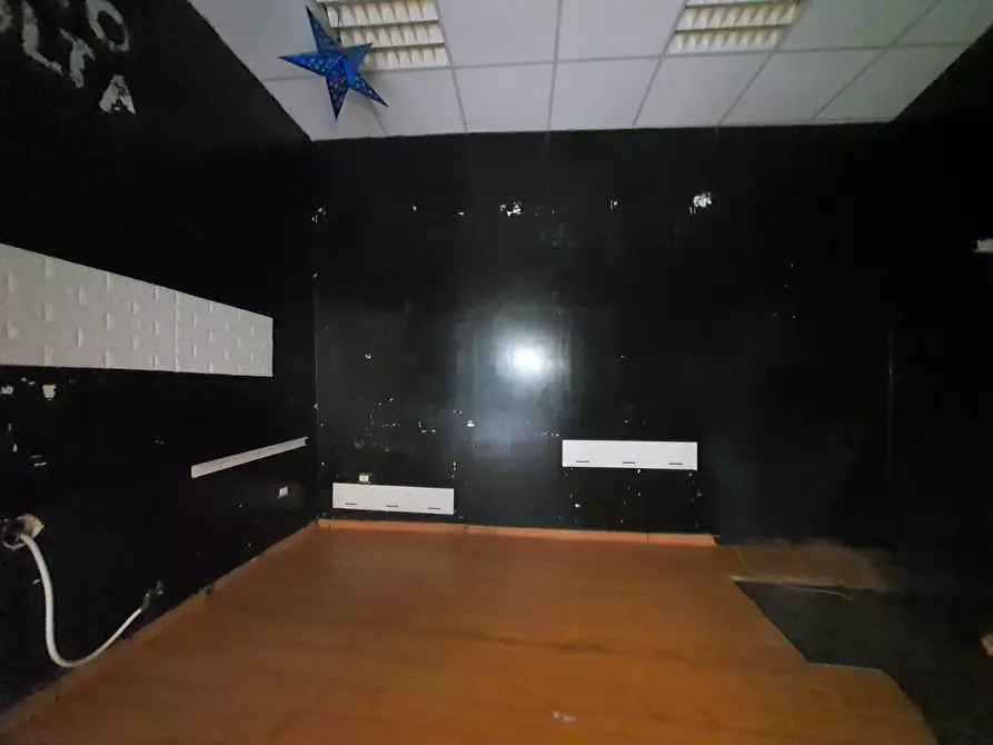 Immagine 2 di Negozio in affitto  in via Menniti Ippolito a Catanzaro