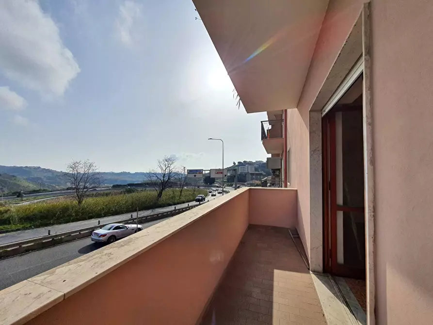 Immagine 4 di Appartamento in vendita  in viale Vincenzo De Filippis a Catanzaro