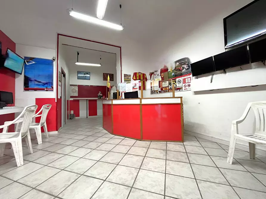 Immagine 3 di Negozio in vendita  in Via Vibo Valentia 11 a Catanzaro