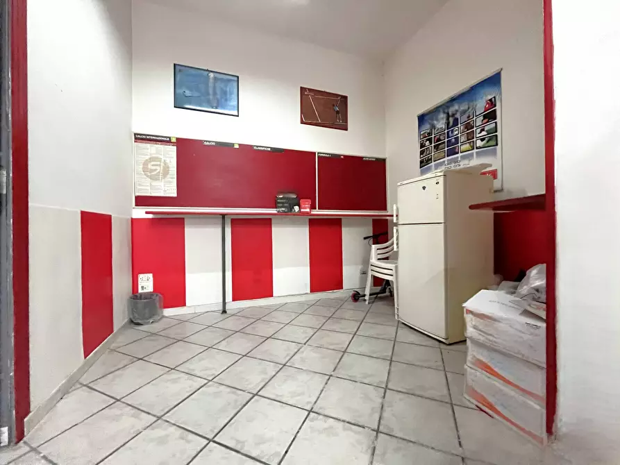 Immagine 4 di Negozio in vendita  in Via Vibo Valentia 11 a Catanzaro