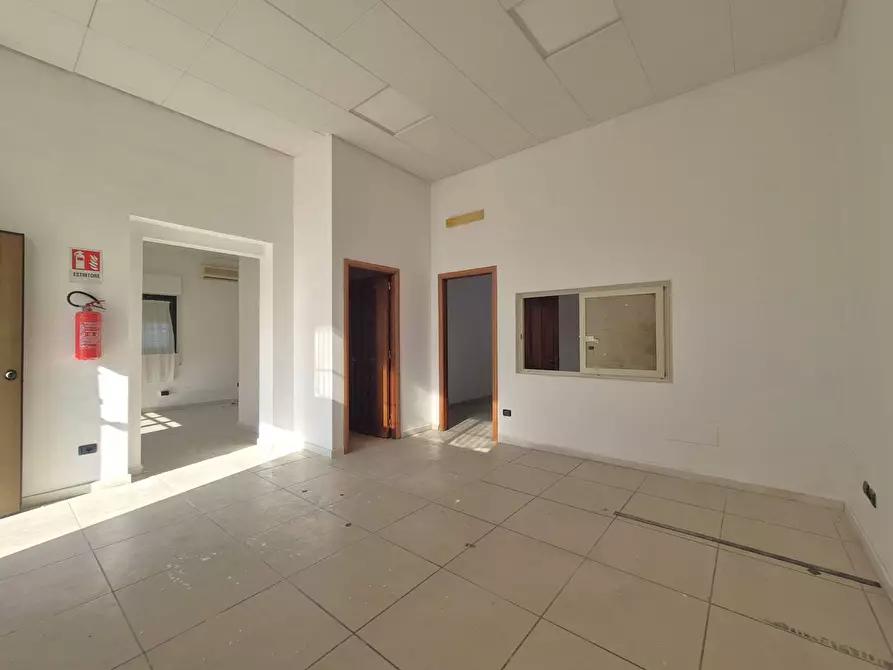 Immagine 5 di Negozio in affitto  in viale Emilia a Catanzaro