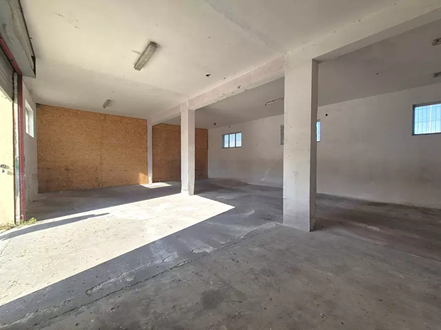 Immagine 7 di Negozio in affitto  in viale Emilia a Catanzaro