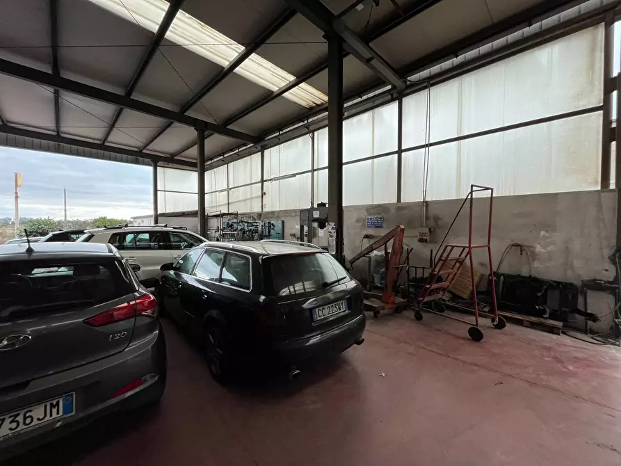 Immagine 8 di Capannone industriale in affitto  in Strada Statale 106 Jonica a Catanzaro