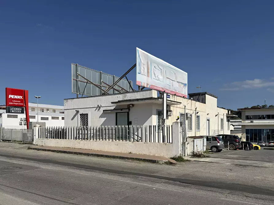 Immagine 18 di Palazzo in vendita  in viale Magna Grecia 215 a Catanzaro