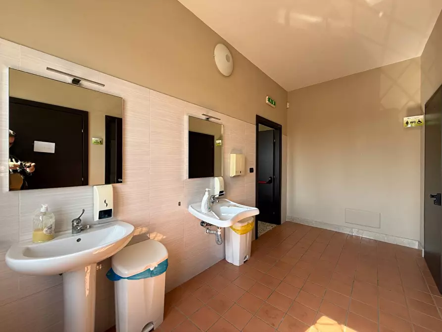 Immagine 11 di Palazzo in vendita  in viale Magna Grecia 215 a Catanzaro