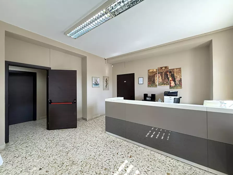 Immagine 12 di Palazzo in vendita  in viale Magna Grecia 215 a Catanzaro