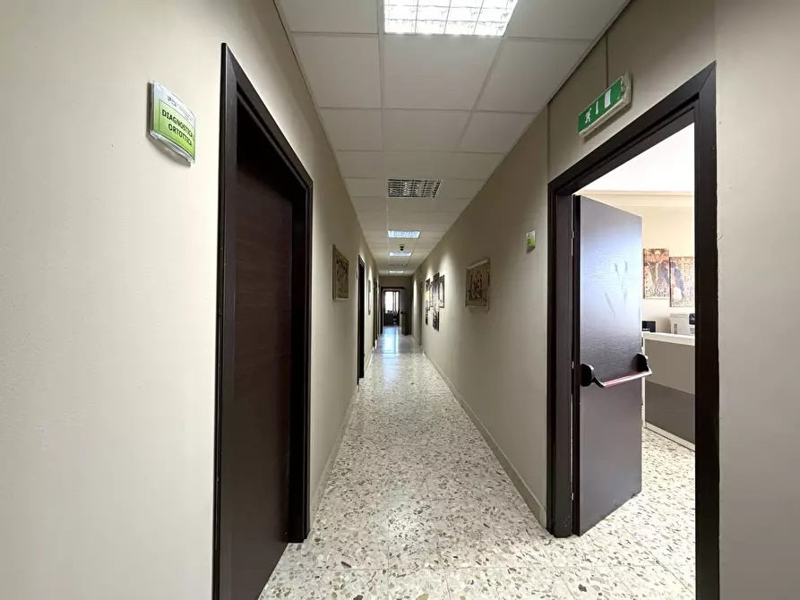 Immagine 13 di Palazzo in vendita  in viale Magna Grecia 215 a Catanzaro