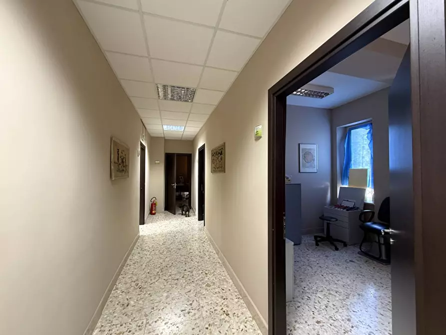 Immagine 14 di Palazzo in vendita  in viale Magna Grecia 215 a Catanzaro