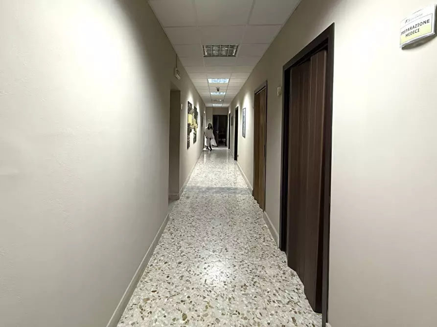 Immagine 20 di Palazzo in vendita  in viale Magna Grecia 215 a Catanzaro