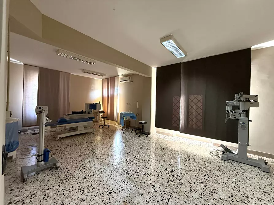 Immagine 21 di Palazzo in vendita  in viale Magna Grecia 215 a Catanzaro