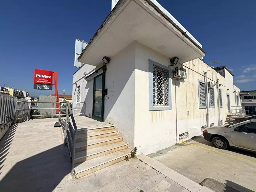 Immagine 1 di Palazzo in vendita  in viale Magna Grecia 215 a Catanzaro