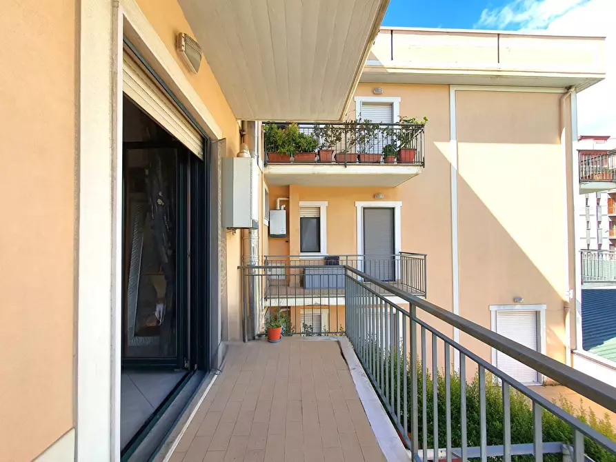 Immagine 10 di Appartamento in vendita  in via dei Conti Ruffo a Catanzaro