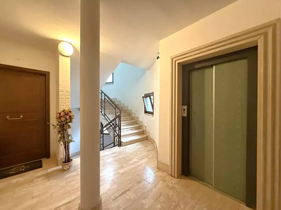 Immagine 9 di Appartamento in vendita  in viale Magna Grecia a Catanzaro