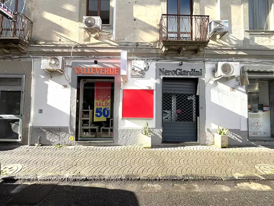 Immagine 1 di Negozio in affitto  in via Tommaso Gulli a Catanzaro