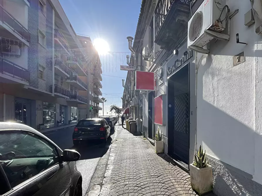 Immagine 4 di Negozio in affitto  in via Tommaso Gulli a Catanzaro