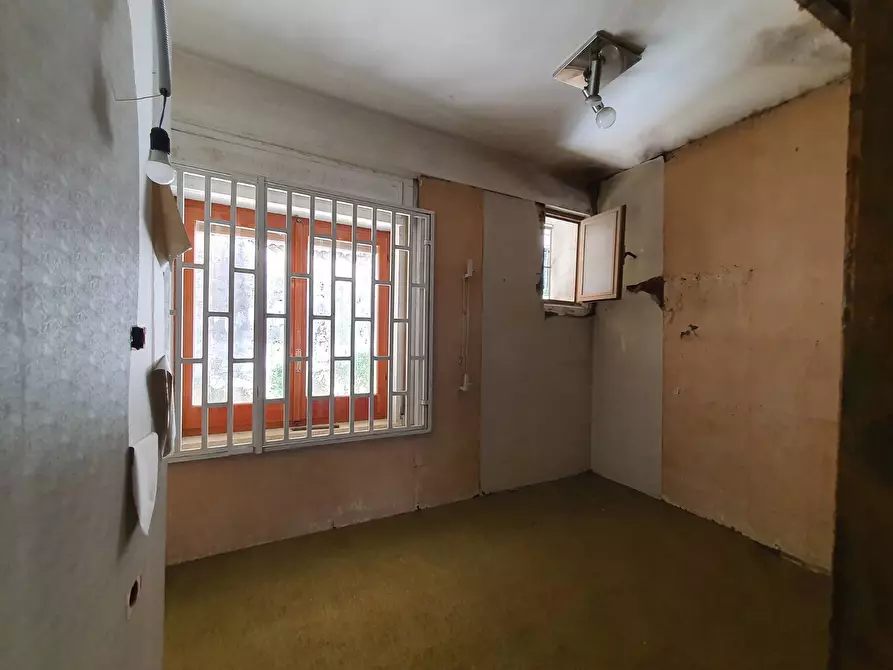 Immagine 7 di Negozio in affitto  in via Mario Greco a Catanzaro