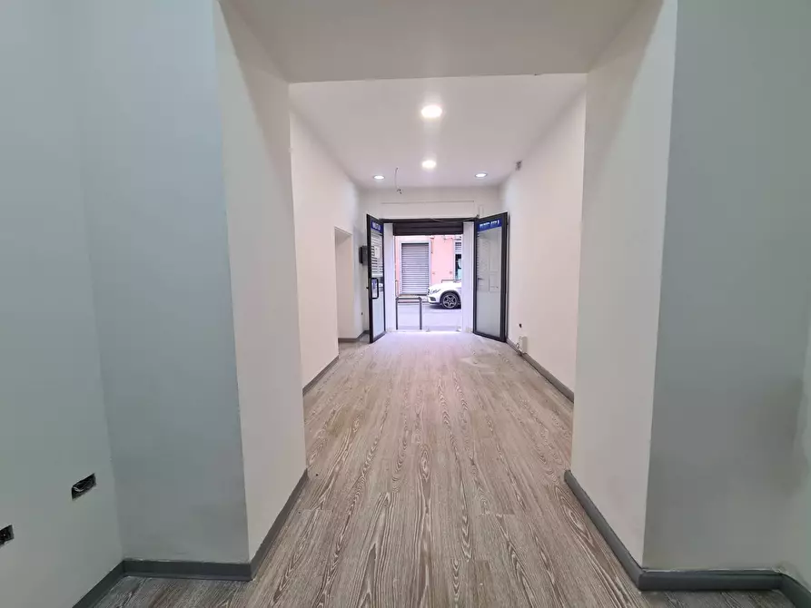 Immagine 8 di Negozio in affitto  in via Corace 14 a Catanzaro