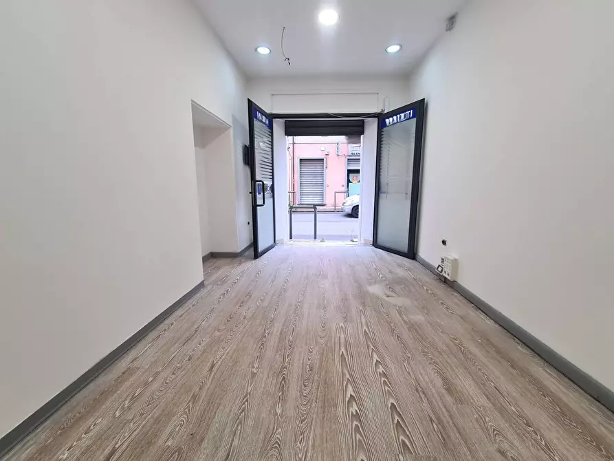 Immagine 9 di Negozio in affitto  in via Corace 14 a Catanzaro