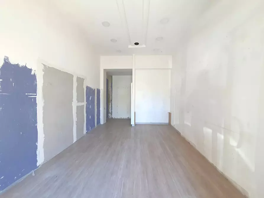 Immagine 2 di Negozio in affitto  in via Tommaso Gulli a Catanzaro