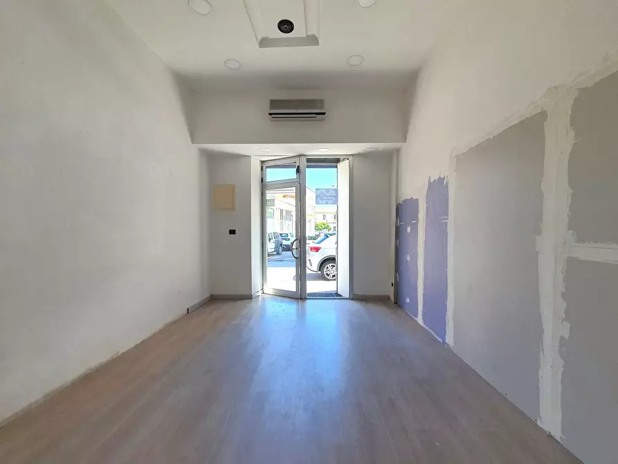 Immagine 1 di Negozio in affitto  in via Tommaso Gulli a Catanzaro