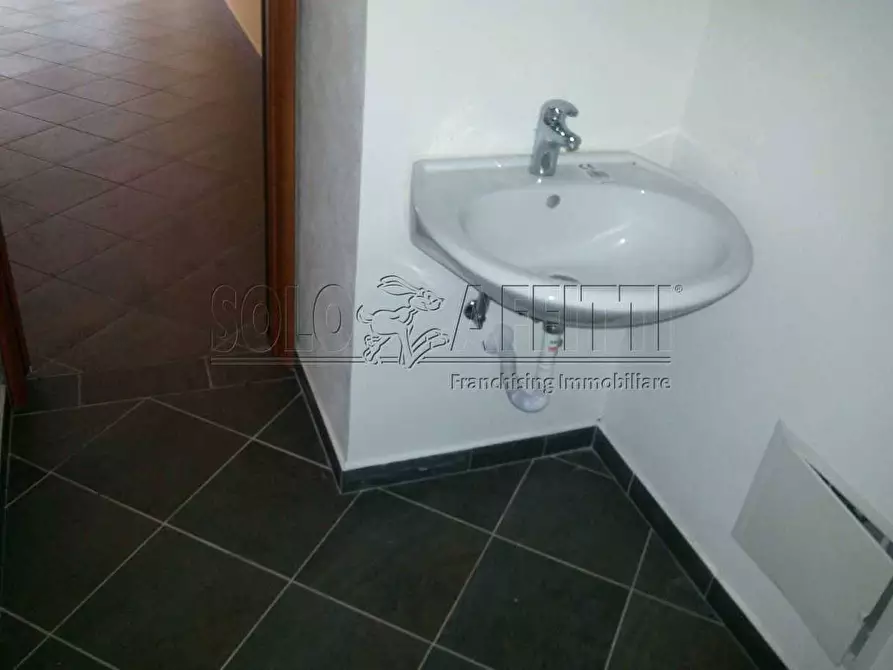 Immagine 4 di Negozio in affitto  in Via nazionale a Catanzaro