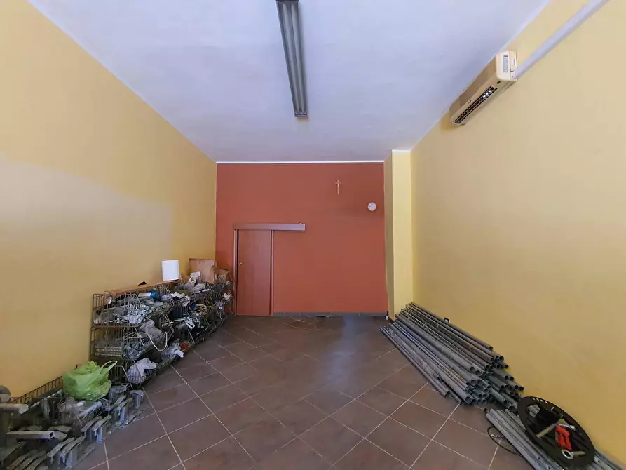Immagine 1 di Negozio in affitto  in Via nazionale a Catanzaro