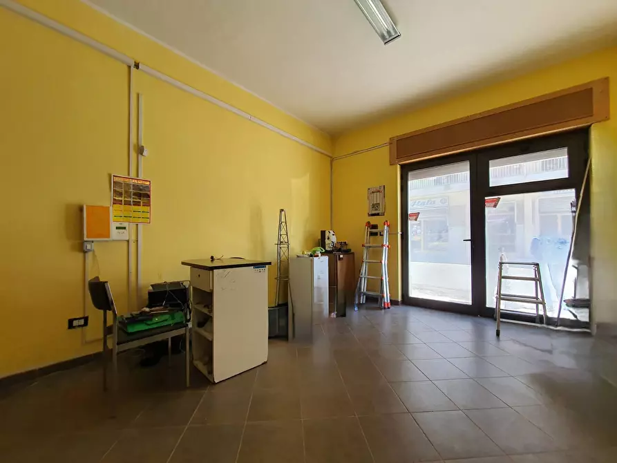 Immagine 5 di Negozio in affitto  in Via nazionale a Catanzaro