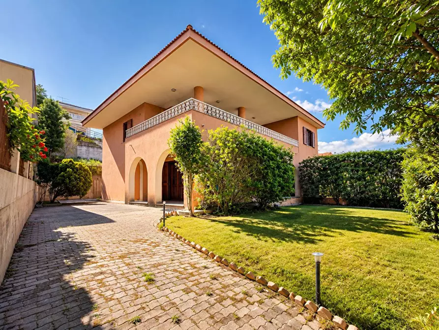 Immagine 1 di Villa in vendita  in Corso Bernardino Telesio 80 a Amato