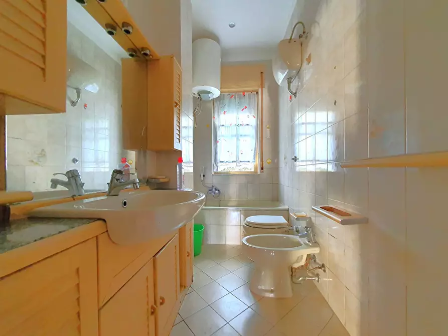 Immagine 10 di Appartamento in vendita  in via Andrea Fabiani a Catanzaro