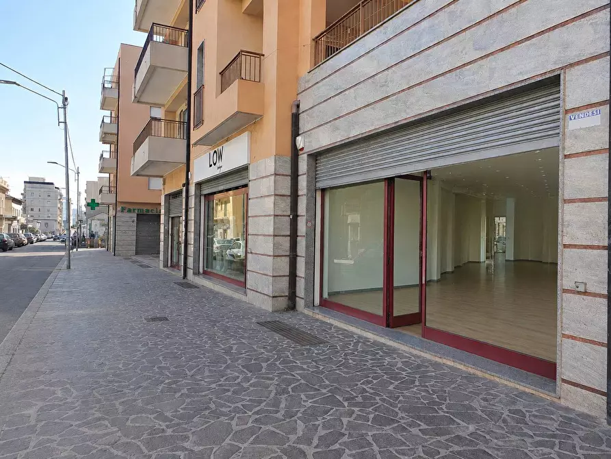 Immagine 6 di Negozio in vendita  in Viale Crotone a Catanzaro