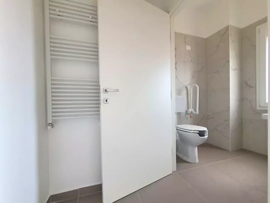 Immagine 7 di Ufficio in affitto  in via Francesco Acri a Catanzaro