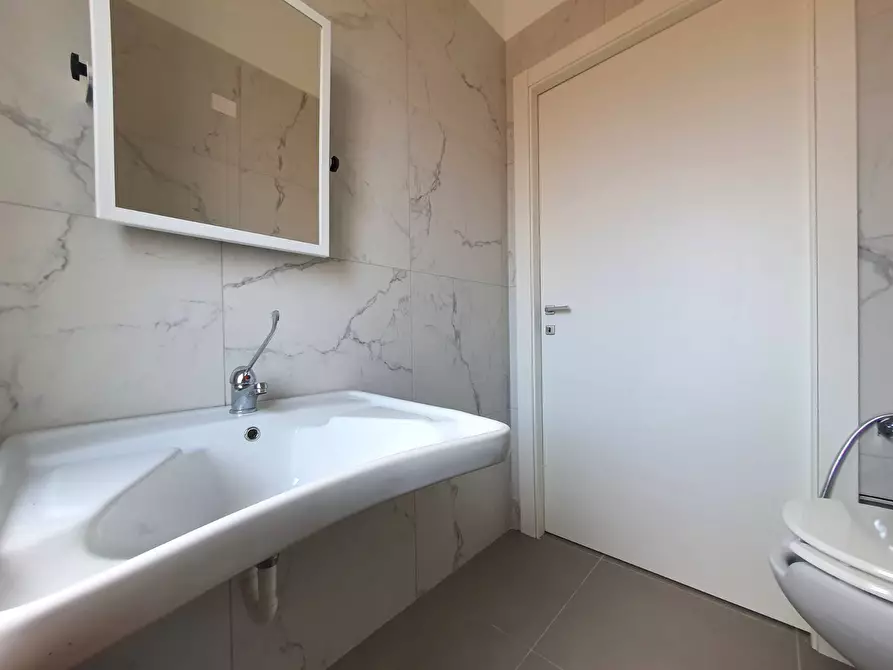 Immagine 9 di Ufficio in affitto  in via Francesco Acri a Catanzaro