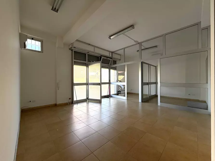 Immagine 10 di Ufficio in affitto  in via Milazzo a Catanzaro