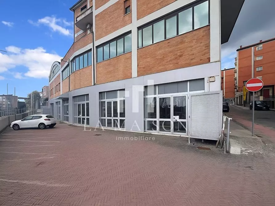 Immagine 2 di Locale commerciale in vendita  in Via IV Novembre 119 a Campobasso