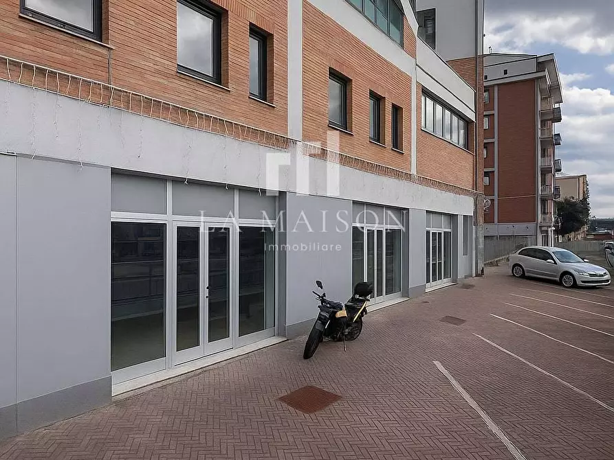 Immagine 3 di Locale commerciale in vendita  in Via IV Novembre 119 a Campobasso