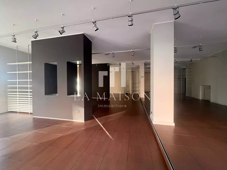 Immagine 5 di Locale commerciale in affitto  in Via IV Novembre 22 a Campobasso