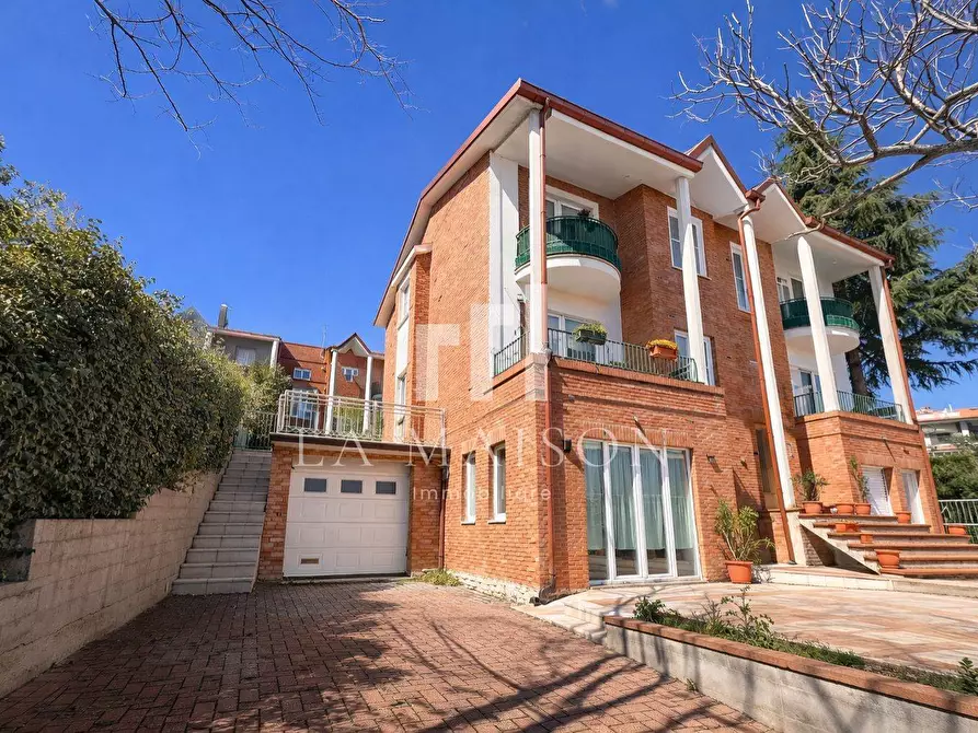 Immagine 1 di Villa in vendita  in Viale Mimosa 2 a Busso