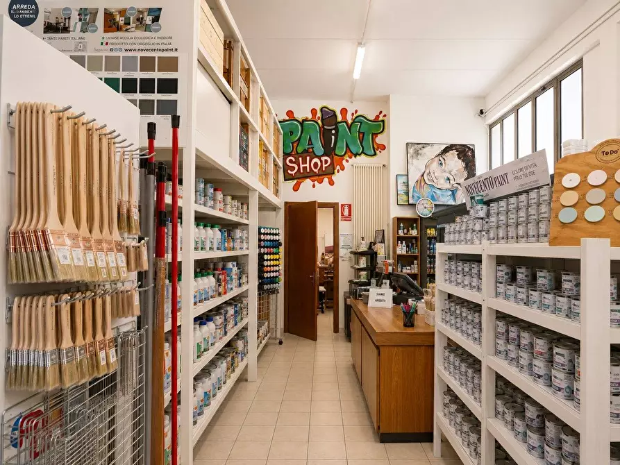 Immagine 11 di Locale commerciale in affitto  in VIA E. FERMI 21 a Ispra