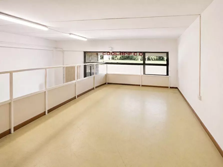 Immagine 14 di Locale commerciale in affitto  in VIA E. FERMI 21 a Ispra