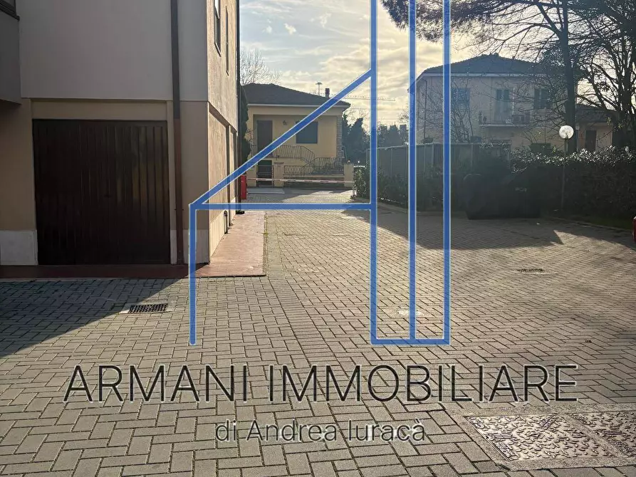 Immagine 1 di Box auto   a Pisa