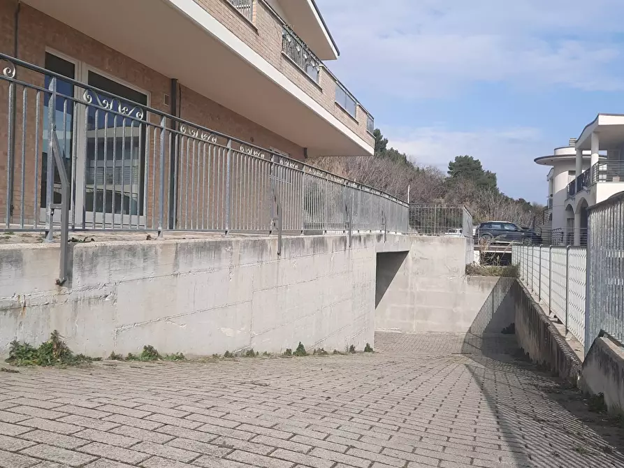 Immagine 3 di Locale commerciale   in via Leonardo Da Vinci 45 a Altidona